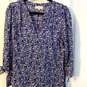 Cute top perfect for summer/spring